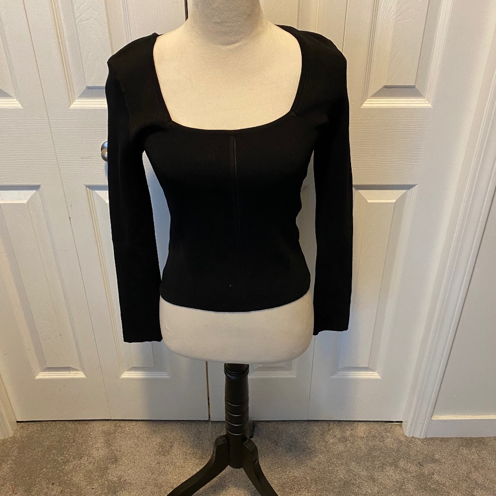 Dynamite size L semi cropped sweater
